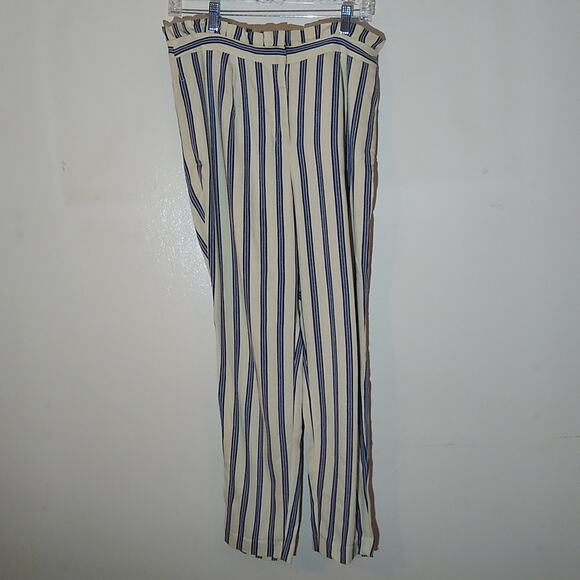 Express Pants - Express striped high rise wide leg ankle pants. Size 4